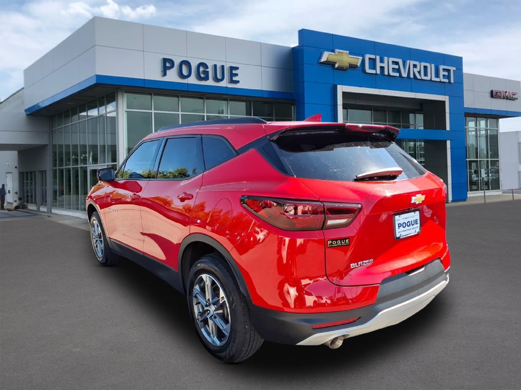 Used 2023 Chevrolet Blazer LT FWD image 3