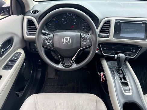 Used 2017 Honda HR-V EX image 8