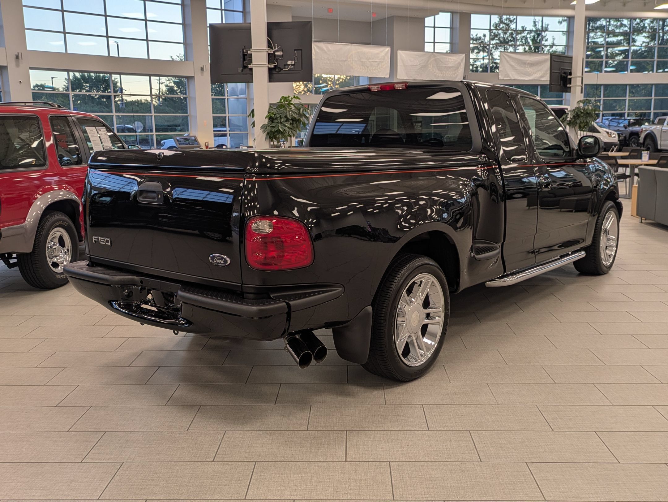 Used 2000 Ford F150 Harley-Davidson RWD image 4