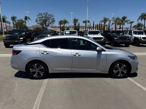 Used 2022 Nissan Sentra SV FWD image 9
