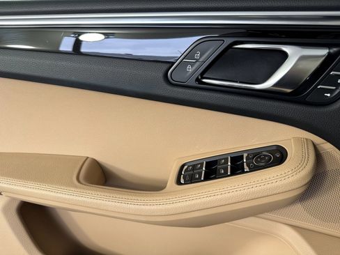 Certified 2023 Porsche Macan AWD/4WD image 12