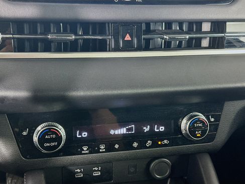 Used 2025 Mitsubishi Outlander SE FWD image 24