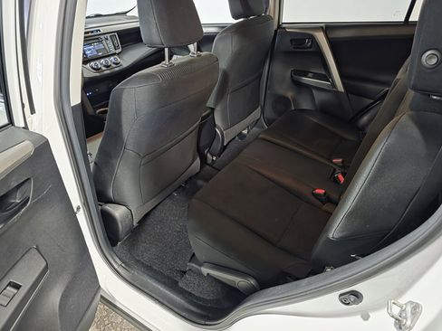 Used 2018 Toyota RAV4 LE image 15