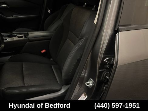 Used 2024 Nissan Rogue SV AWD/4WD image 12