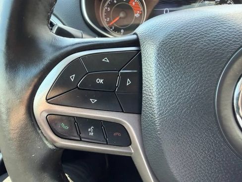 Used 2019 Jeep Cherokee Limited AWD/4WD image 32