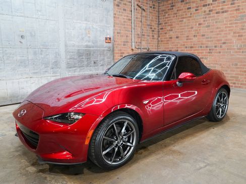 Used 2019 MAZDA MX-5 Miata Grand Touring RWD image 8