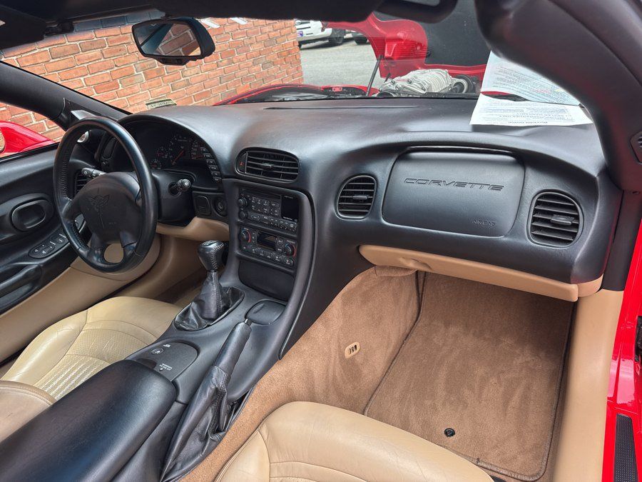 Used 2000 Chevrolet Corvette Coupe w/ Performance Handling Pkg RWD image 32