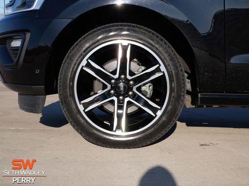 Used 2021 Ford Expedition Limited image 10