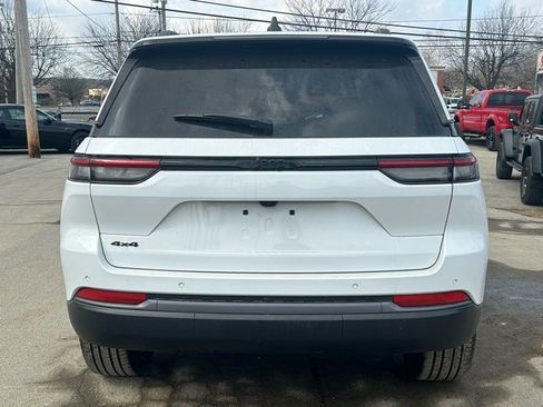 New 2026 Jeep Grand Cherokee Limited w/ Limited Altitude Package AWD/4WD image 7