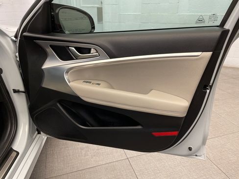 Used 2022 Genesis G70 3.3T image 30