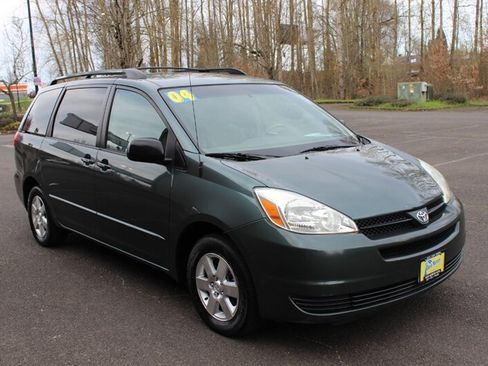 Used 2004 Toyota Sienna LE w/ LE Pkg 7 FWD image 1