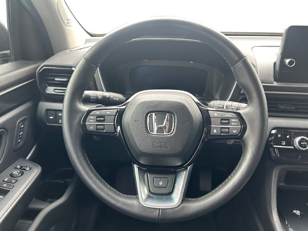 Used 2025 Honda Pilot Elite image 18