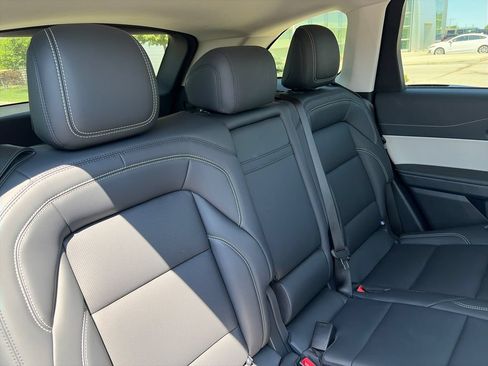 Used 2025 Lincoln Nautilus Premier AWD/4WD image 32