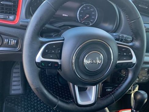Used 2019 Jeep Renegade Trailhawk AWD/4WD image 24