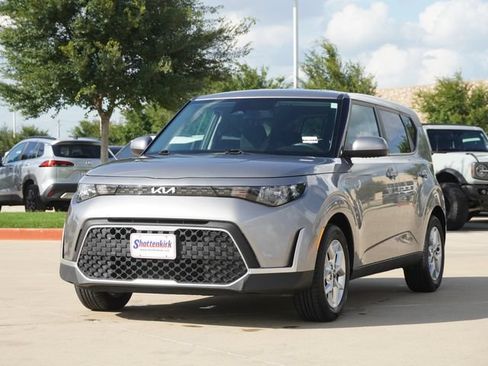 Used 2023 Kia Soul LX w/ Option Group 015 FWD image 3