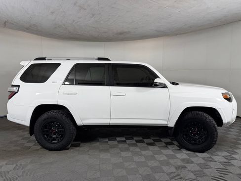 Used 2019 Toyota 4Runner SR5 Premium AWD/4WD image 3