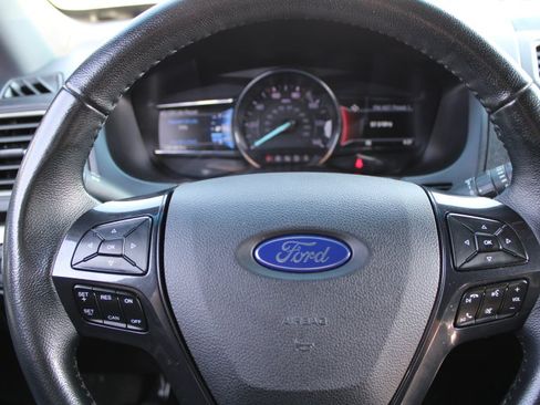 Used 2018 Ford Explorer XLT w/ Equipment Group 201A image 16
