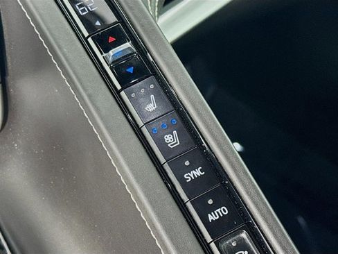 Used 2021 Chevrolet Corvette Stingray Premium Conv w/ Z51 Performance Package image 22