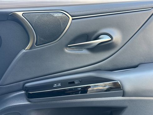 Used 2023 Lexus ES 350 F Sport w/ Accessory Package (Z1) FWD image 19