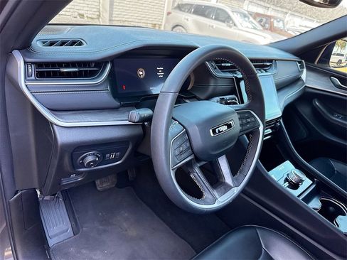 Used 2024 Jeep Grand Cherokee Limited w/ Black Appearance Package image 10