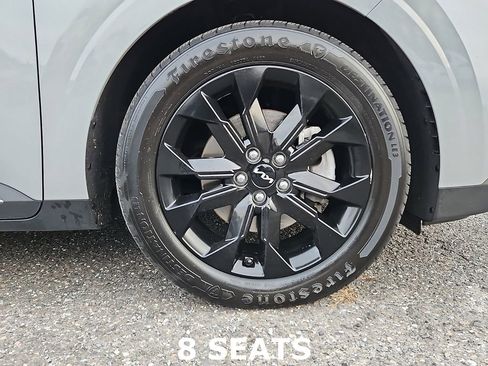 Certified 2024 Kia Carnival SX Prestige image 9