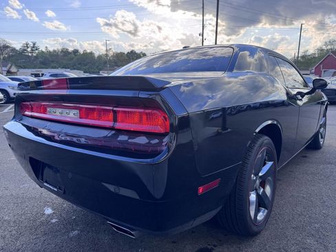 Used 2014 Dodge Challenger SXT image 5