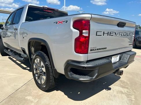 Used 2022 Chevrolet Silverado 2500 Custom w/ Custom Value Package AWD/4WD image 7