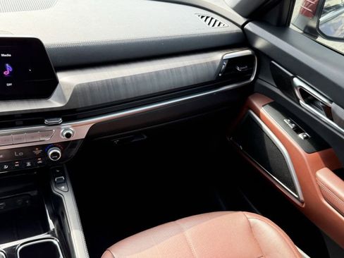 Certified 2023 Kia Telluride EX w/ EX Captain's Chair Package FWD image 17