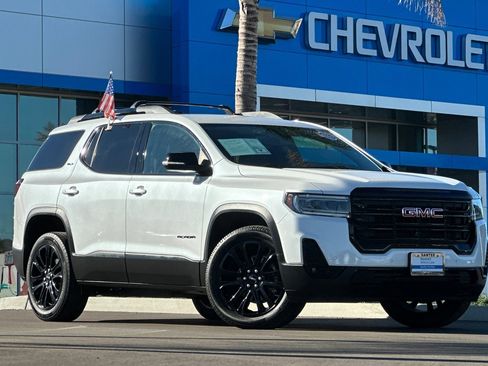 Used 2022 GMC Acadia SLT w/ Elevation Edition image 2