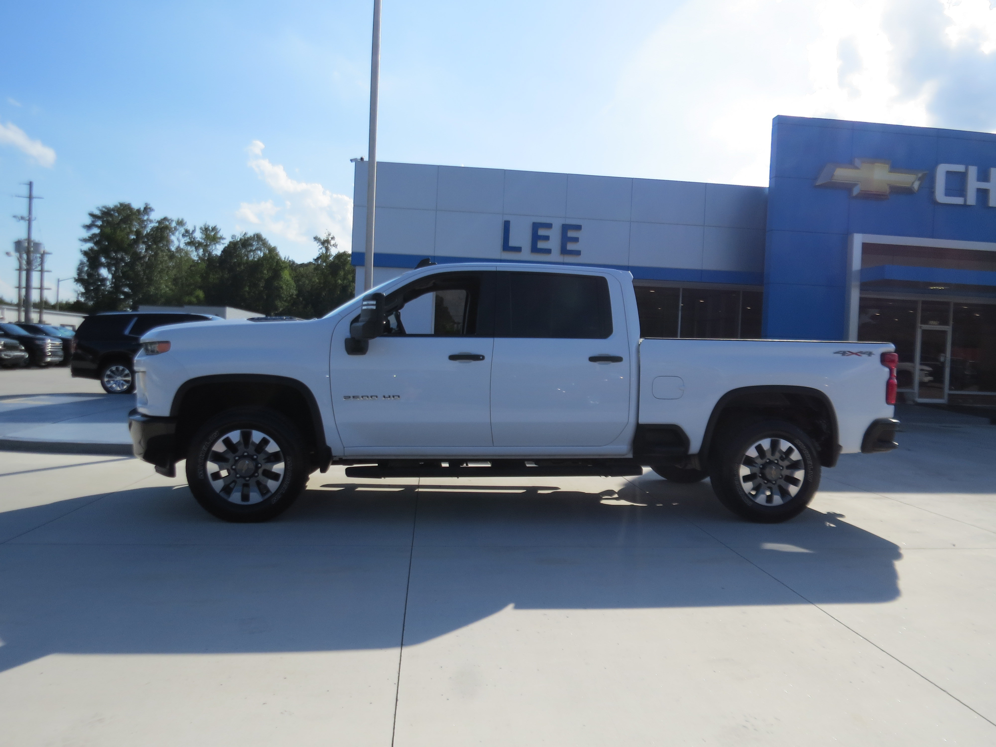 Used 2022 Chevrolet Silverado 2500 Custom w/ Custom Value Package AWD/4WD image 2