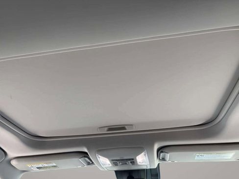 Used 2022 Toyota RAV4 XLE Premium image 14