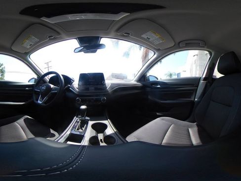Used 2025 Nissan Altima 2.5 SV FWD image 43