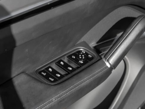 Used 2020 Porsche Cayenne Turbo AWD/4WD image 52