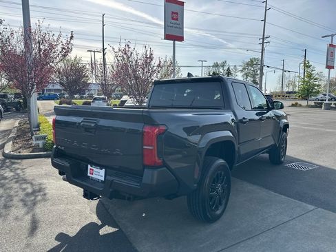 Certified 2025 Toyota Tacoma SR w/ SR Upgrade Package AWD/4WD image 5