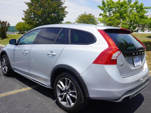 Used 2018 Volvo V60 T5 Cross Country w/ Convenience Package AWD/4WD image 6
