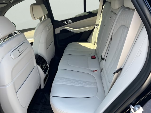 Used 2026 BMW X5 xDrive40i w/ M Sport Package AWD/4WD image 28