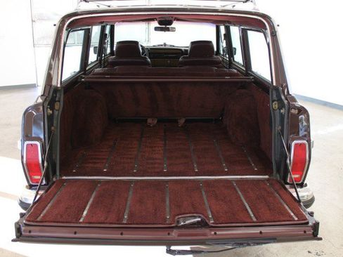 Used 1989 Jeep Grand Wagoneer image 29