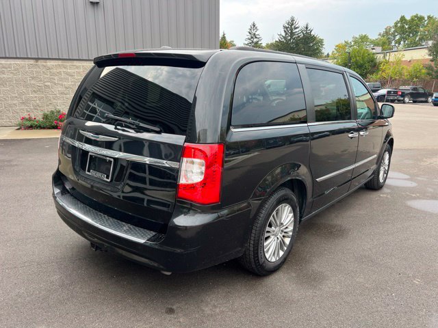 Used 2016 Chrysler Town & Country Touring-L w/ Driver Convenience Group FWD image 5