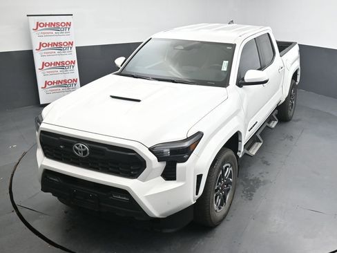 Used 2024 Toyota Tacoma TRD Sport w/ TRD Sport Upgrade Package AWD/4WD image 27