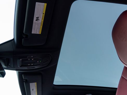 Certified 2025 Porsche Cayenne S image 30