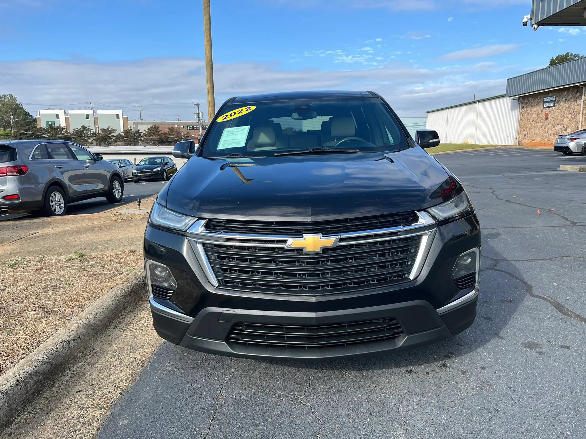 Used 2022 Chevrolet Traverse LS FWD image 2