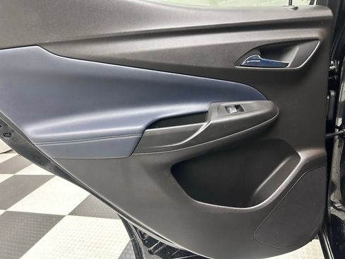 Used 2022 Chevrolet Bolt EUV LT w/ Convenience Package image 11