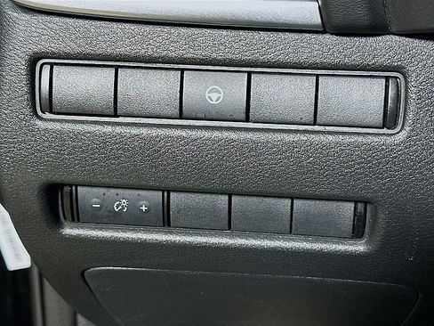 Used 2021 Nissan Rogue SV image 10