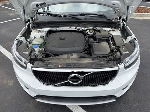Used 2020 Volvo XC40 T5 Momentum w/ Protection Package Premier AWD/4WD image 10