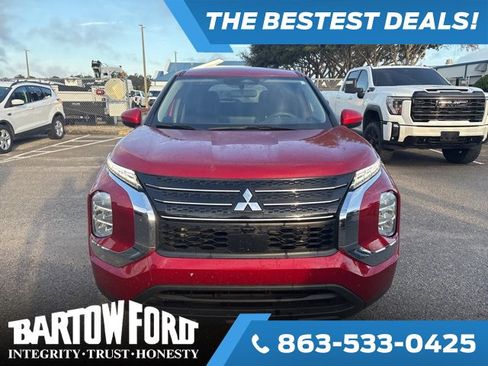 Used 2024 Mitsubishi Outlander ES image 2