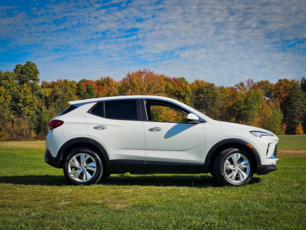 Used 2025 Buick Encore GX Preferred AWD/4WD image 3