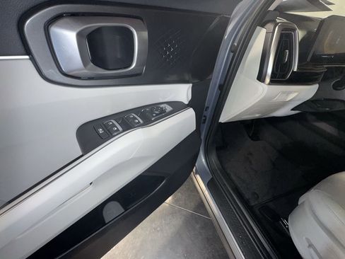 Certified 2025 Kia Sorento S image 20