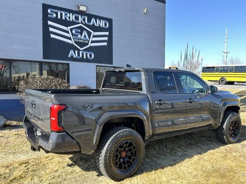 Used 2025 Toyota Tacoma SR5 AWD/4WD image 7