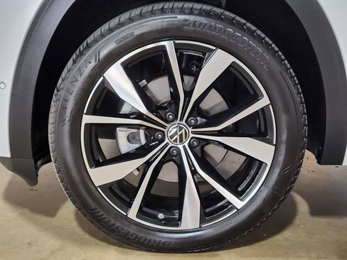 Used 2025 Volkswagen Atlas SEL Premium R-Line AWD/4WD image 31