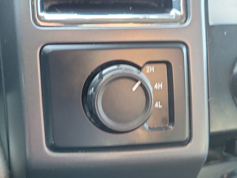 Used 2015 Ford F150 XLT w/ Equipment Group 302A Luxury AWD/4WD image 28
